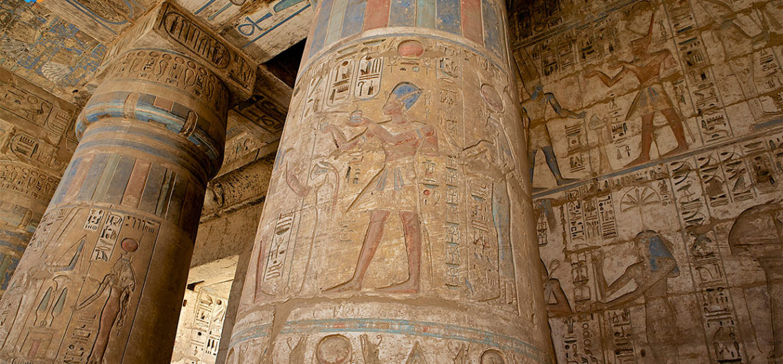 Le Temple de Medinet Habou Louxor en Égypte | Temple du roi Ramsès III pharaonique