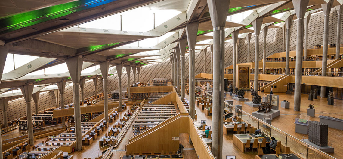 De Bibliotheek van Alexandrië in Egypte (Bibliotheca Alexandrina)