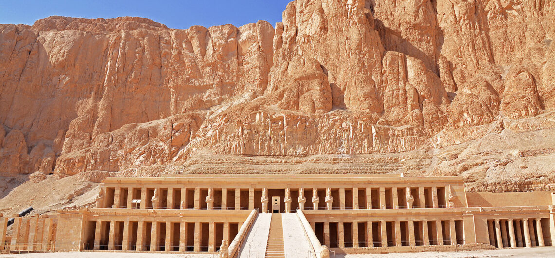 معبد حتشبسوت في الدير البحري الأقصر مصر | اكتشف حقائق، تاريخ واسرار بناء اهم المعابد الجنائزية