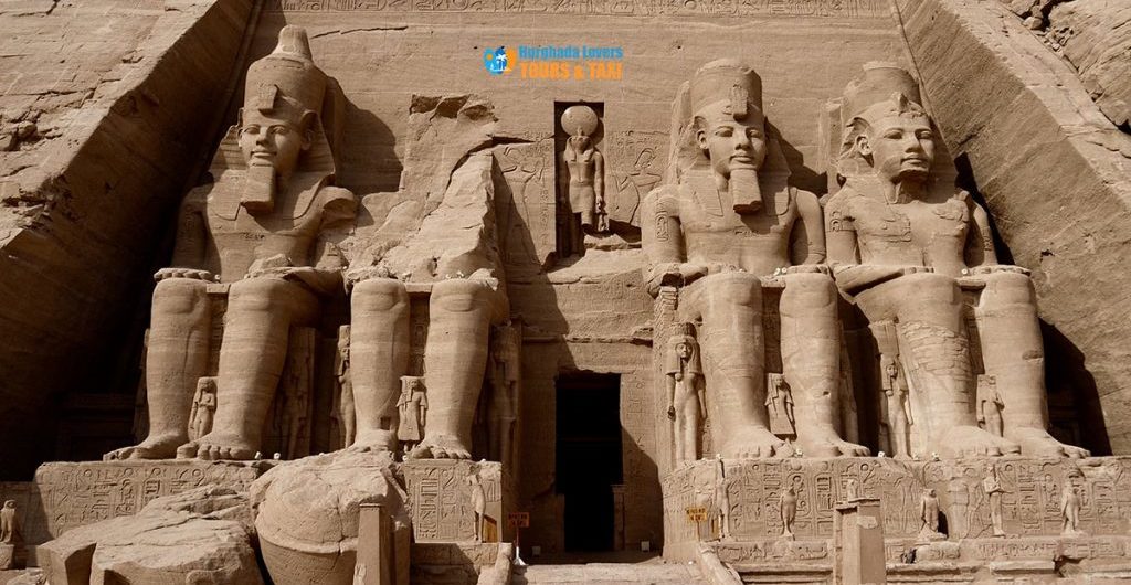 معبد أبو سمبل في أسوان مصر | اكتشف تاريخ مصر القديم بناء أهم الآثار الفرعونية والمعابد الاثرية