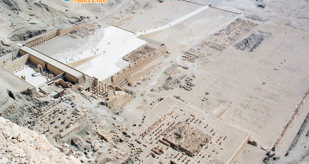 معبد تحتمس الثالث في الأقصر مصر | تاريخ بناء اهم المعابد المصرية الجنائزية بمنطقة الدير البحري