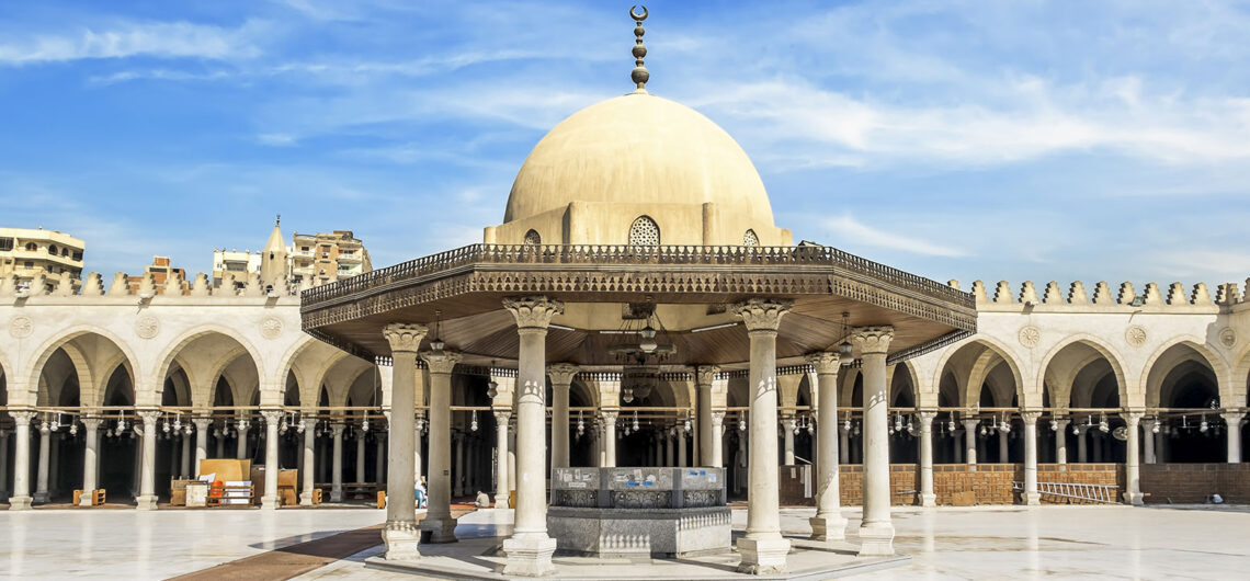 مسجد عمرو بن العاص في القاهرة مصر | حقائق المسجد العتيق وتاريخ انشاء تاج الجوامع أقدم وأول المساجد الاسلامية في مصر وأفريقيا
