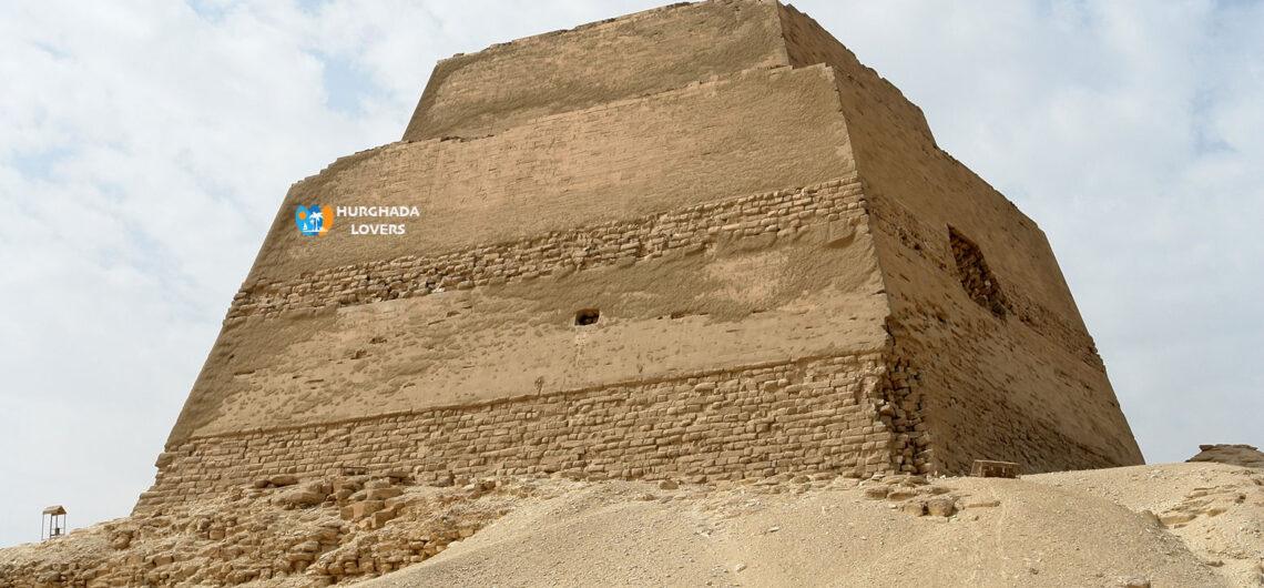 هرم ميدوم في بني سويف مصر | حقائق وتاريخ الهرم الكذاب واسرار بناءه من الداخل