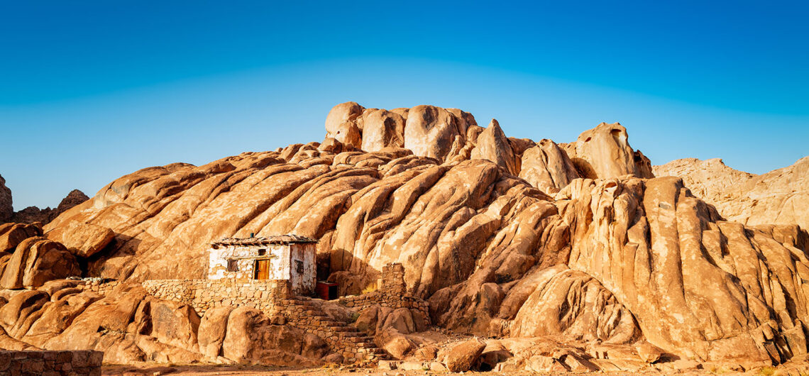 جبل المغارة اهم المعالم والمزارات السياحية في العريش سيناء مصر