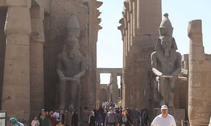 Luksoras templis