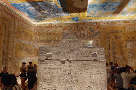 Ķēniņu ieleja Дневни излети Долина краљева из Залив Макади