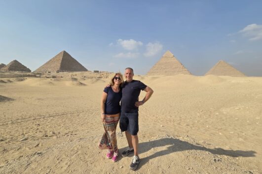 Makadi bay Private Day Trip to Pyramids and Sakkara, Memphis Tagesausflug von Hurghada zu den Pyramiden von Gizeh im Luxusbus