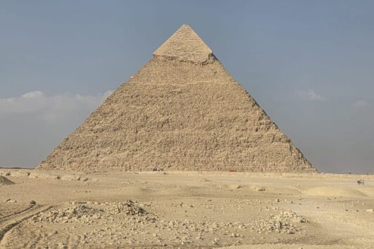 pyramids from hurghada Kleingruppen Tagesausflug von Hurghada zu Pyramiden