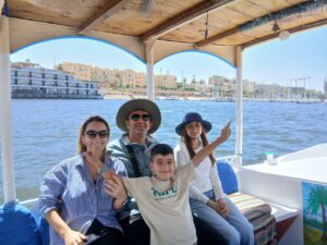 Једнодневни излет за мале групе до Луксора од Хургаде минибусом за 8 особа