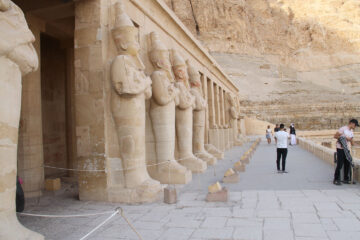 Hatshepsuts dødetemplet Excursion d'une journée dans à Louxor depuis Sahl Hasheesh en bus | Visite de la Vallée des Rois